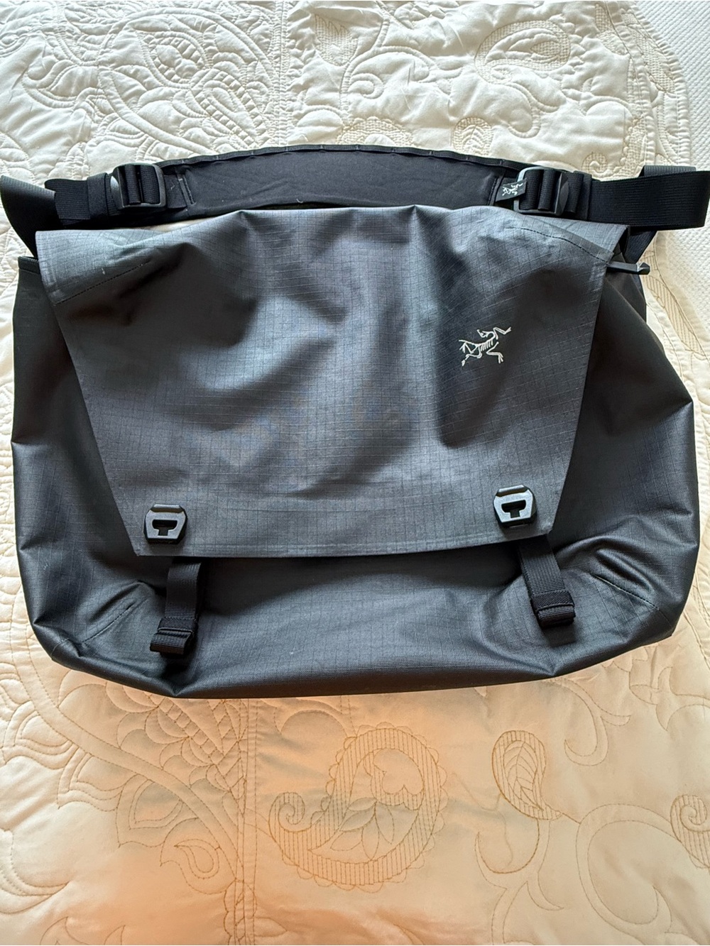 Arc'teryx Dark Gray/Black Messenger Bag